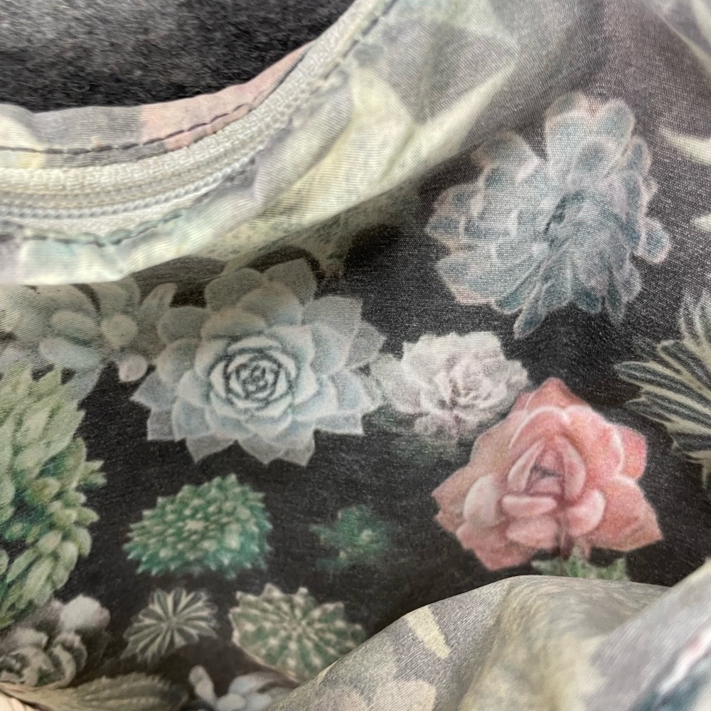 KAVU Rope Sling Bag  Crossbody Green Floral Succulent Cactus Pattern Outdoor - Picture 8 of 13